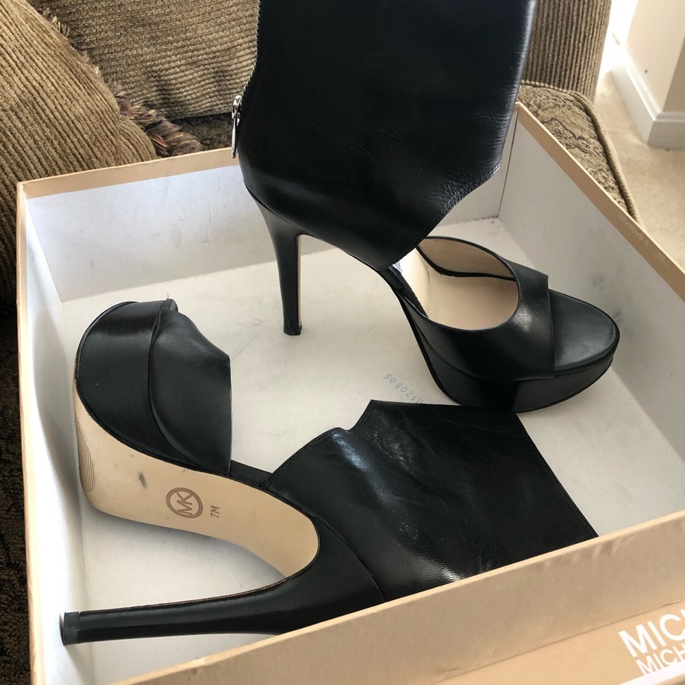 Micheal Kors - Black Calf Boots. - Picture 2 of 7
